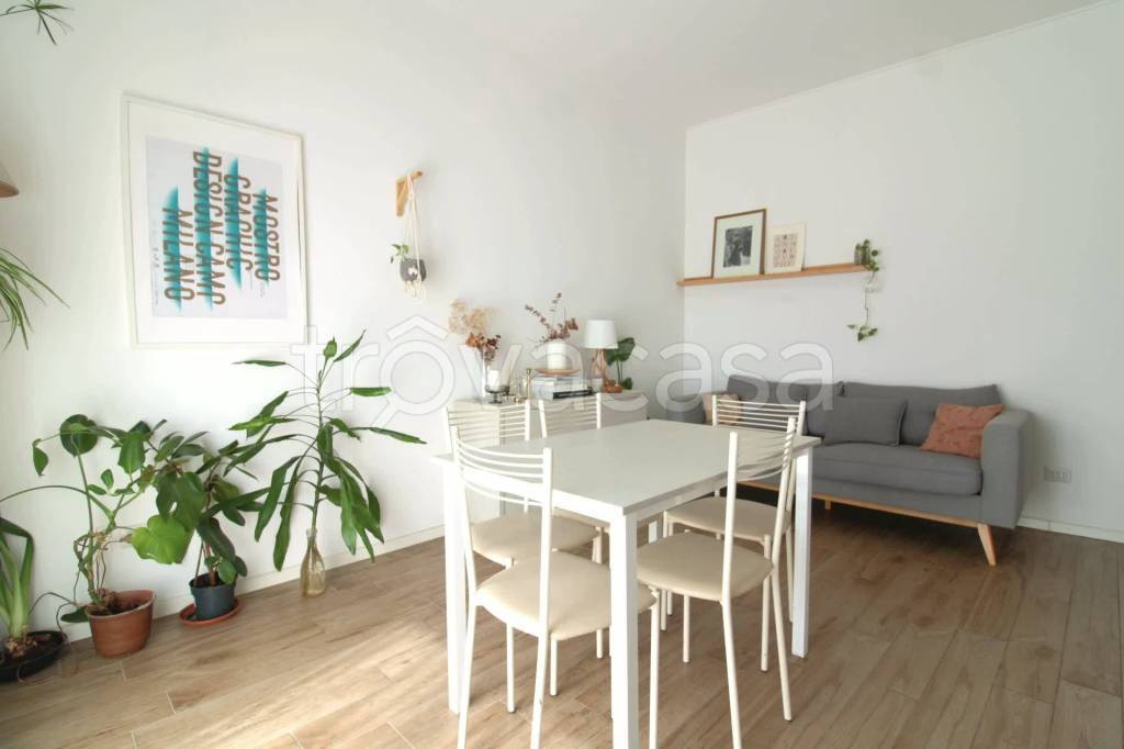 appartamento in affitto a Milano in zona Lorenteggio
