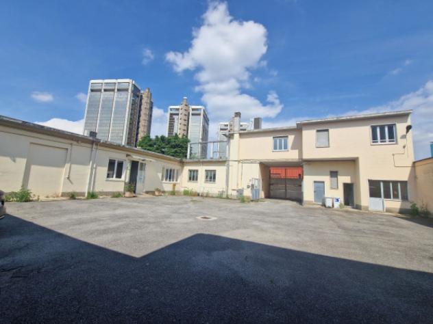 locale commerciale in affitto a Milano in zona Musocco