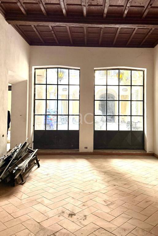 negozio in affitto a Milano