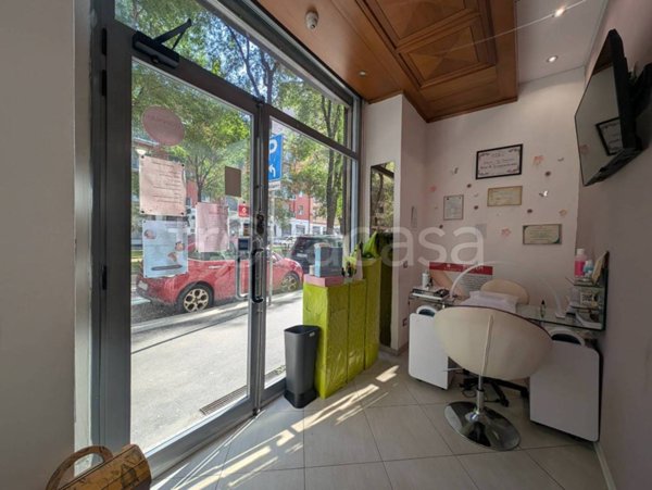 negozio in affitto a Milano