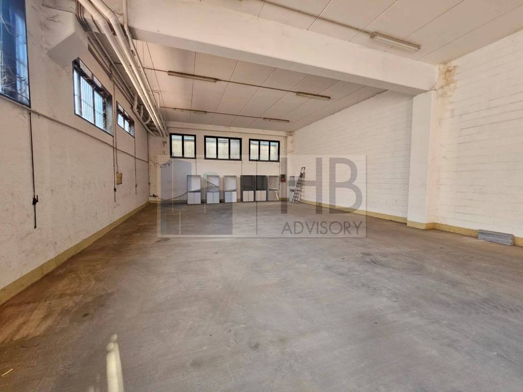 locale commerciale in affitto a Milano in zona Affori