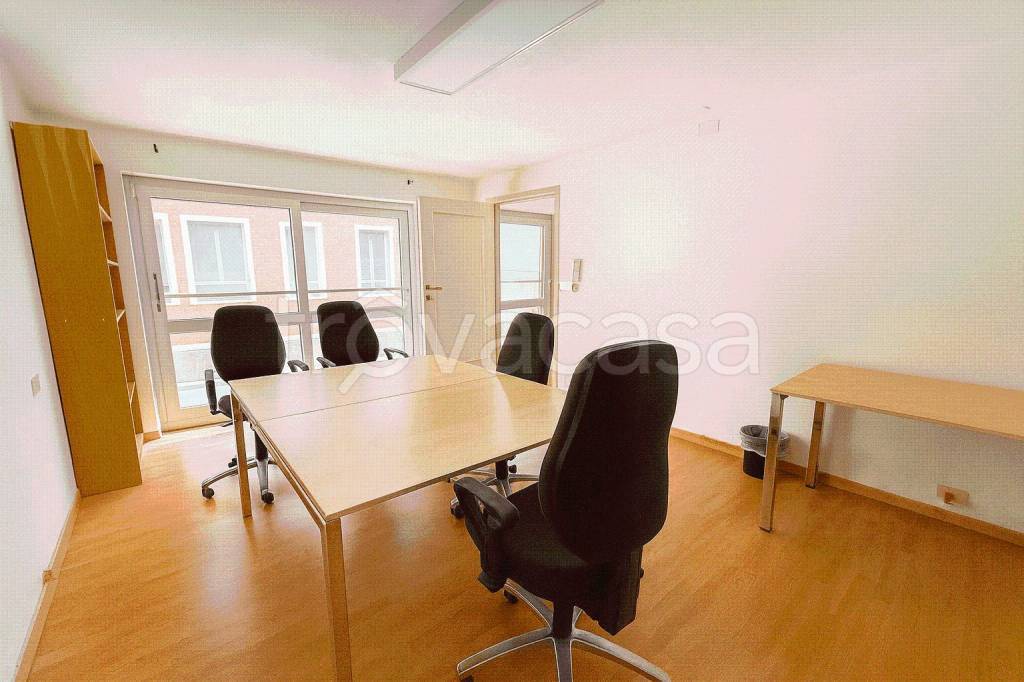 ufficio in affitto a Milano in zona Guastalla