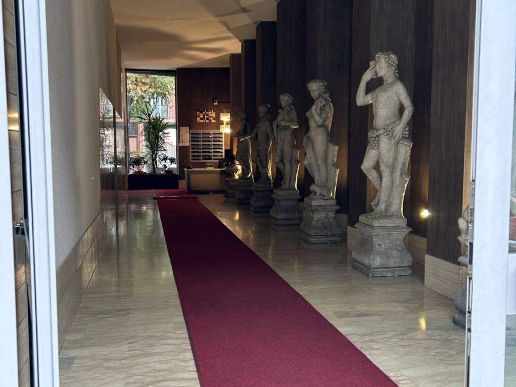 locale commerciale in affitto a Milano in zona Maggiolina