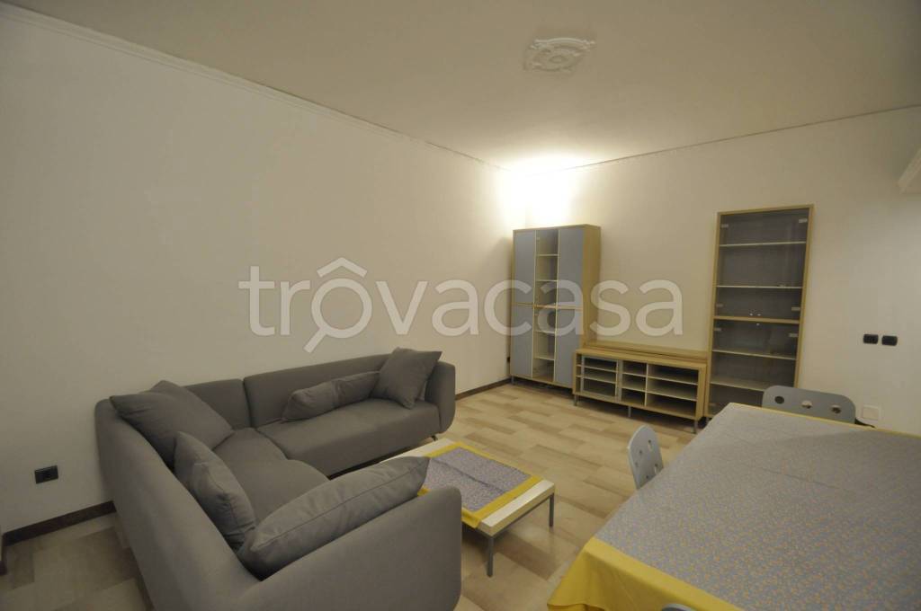 appartamento in affitto a Milano in zona Famagosta