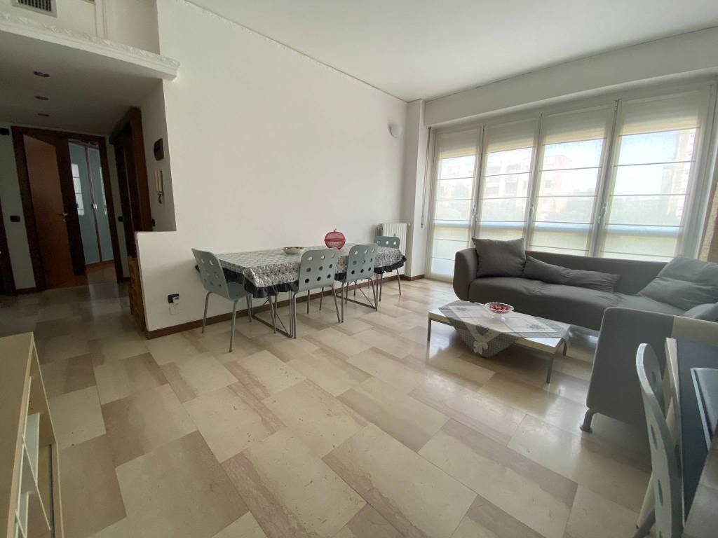 appartamento in affitto a Milano in zona Famagosta