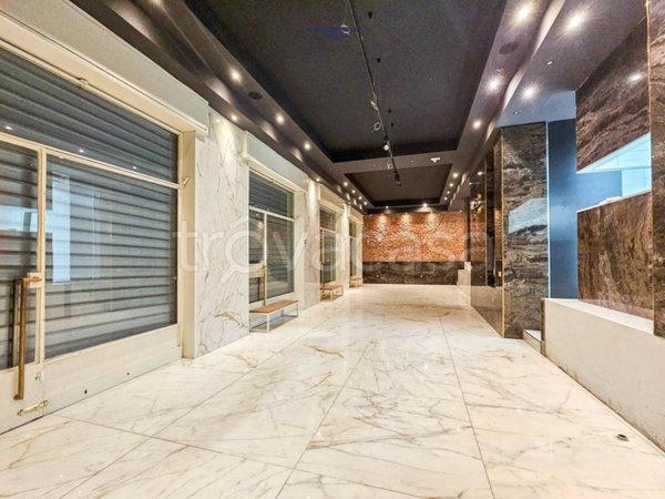 negozio in affitto a Milano in zona Centro Direzionale