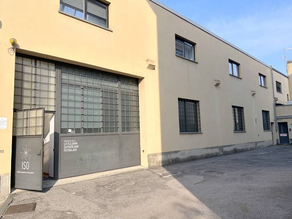 negozio in affitto a Milano in zona Precotto