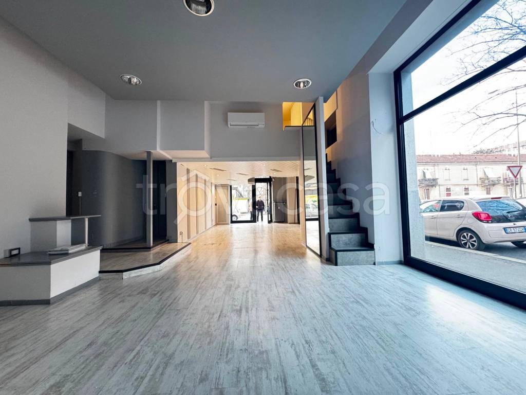 negozio in affitto a Milano