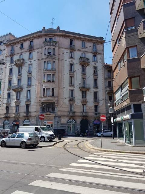 locale commerciale in affitto a Milano in zona Centro Direzionale