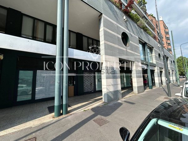 negozio in affitto a Milano in zona Rembrandt