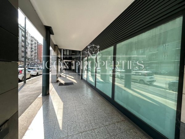 negozio in affitto a Milano in zona Rembrandt