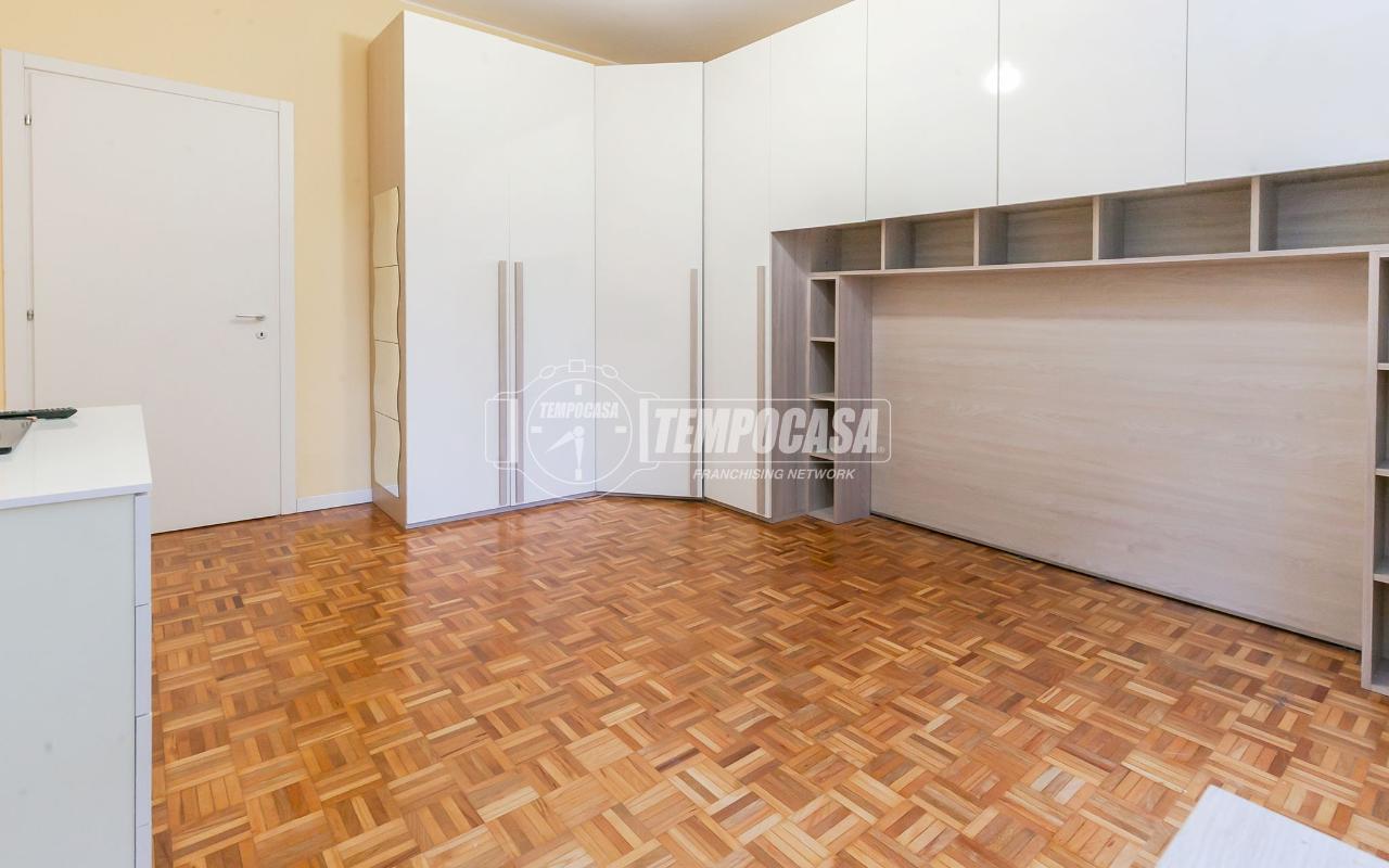 negozio in affitto a Milano in zona Affori