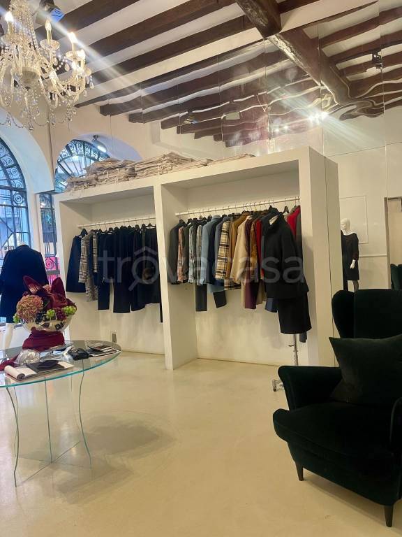 negozio in affitto a Milano