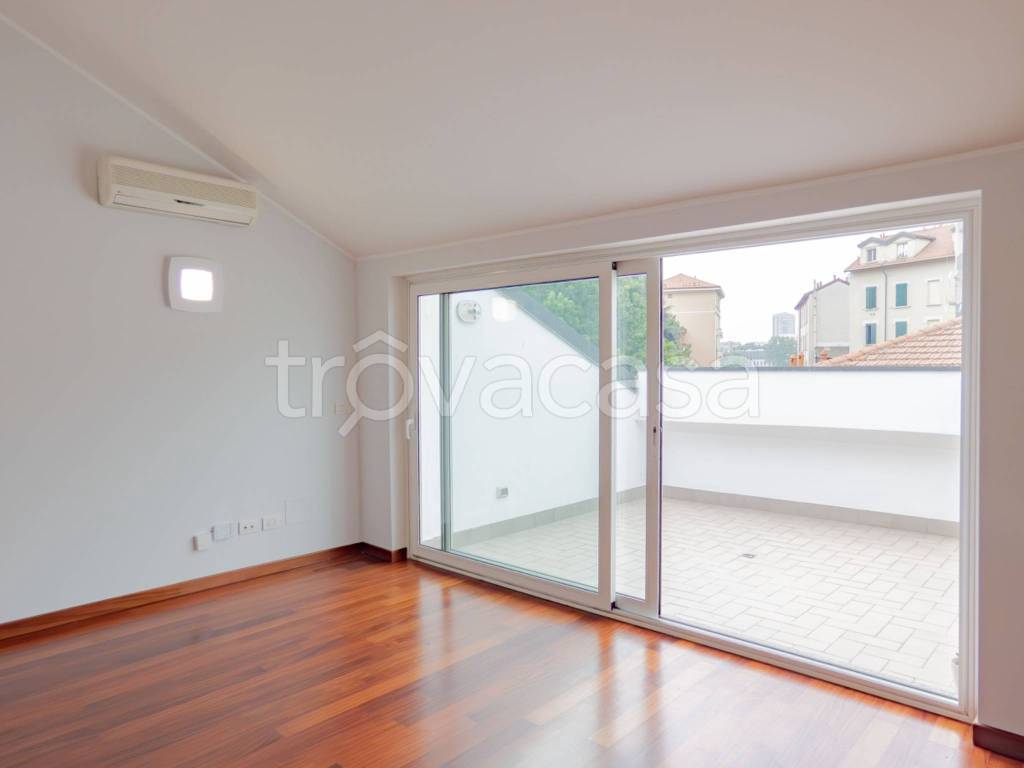 appartamento in affitto a Milano in zona Piazzale Lodi