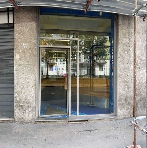 locale commerciale in affitto a Milano in zona Lorenteggio