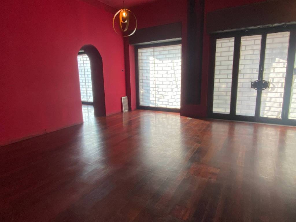 negozio in affitto a Milano in zona Guastalla