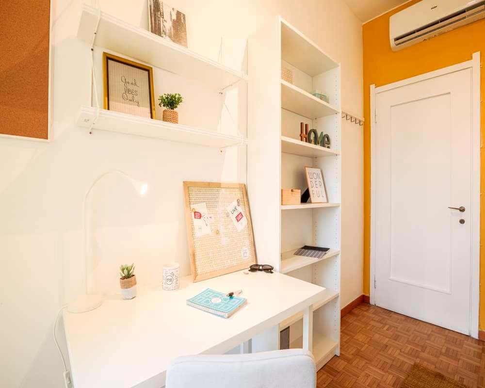 negozio in affitto a Milano in zona Morivione