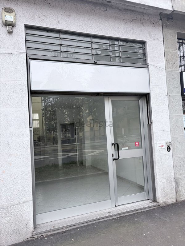locale commerciale in affitto a Milano