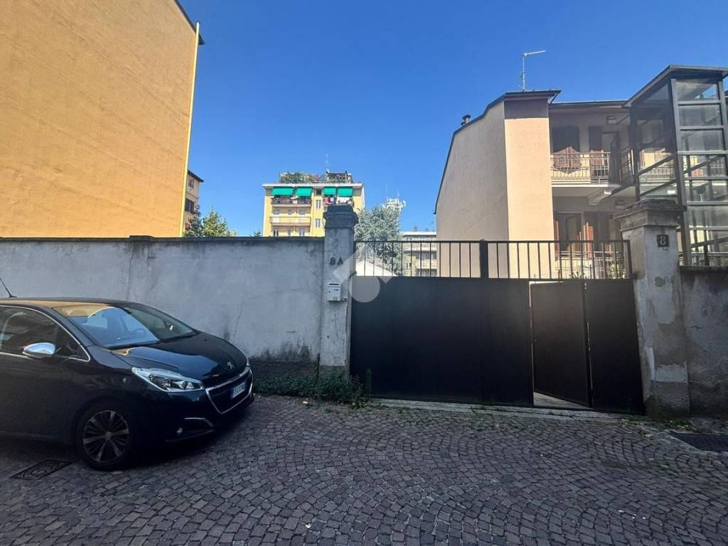 locale commerciale in affitto a Milano in zona Affori