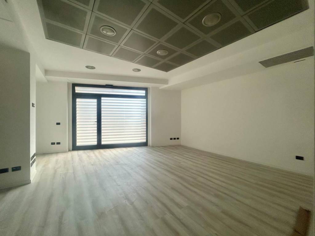 negozio in affitto a Milano in zona Corvetto
