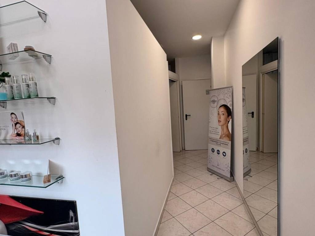 negozio in affitto a Milano in zona Forlanini