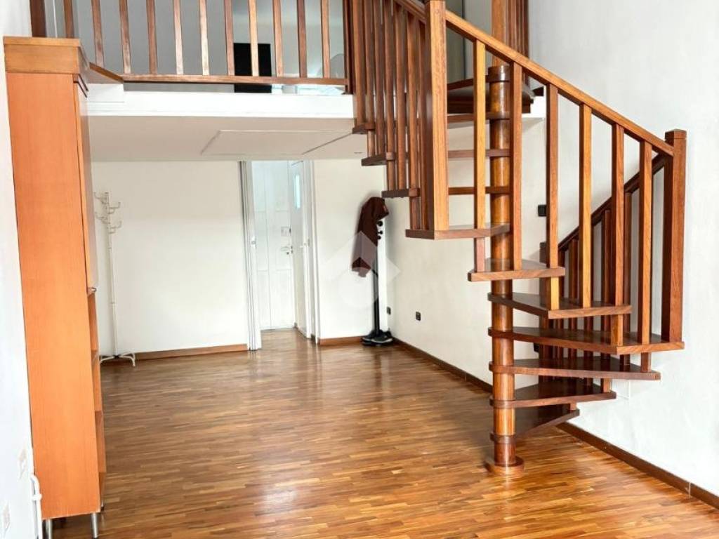 negozio in affitto a Milano in zona Baggio