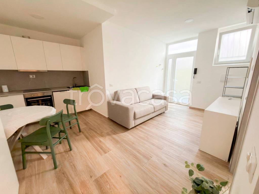 appartamento in affitto a Milano in zona Famagosta