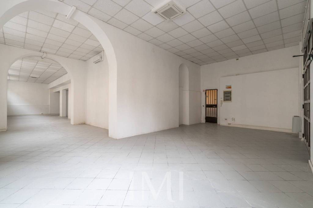 negozio in affitto a Milano in zona Solari