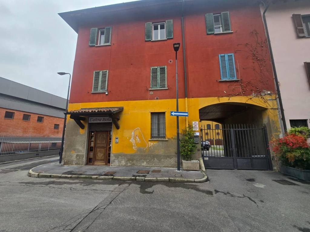 negozio in affitto a Milano in zona Isola