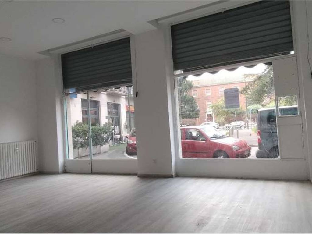 negozio in affitto a Milano in zona Baggio