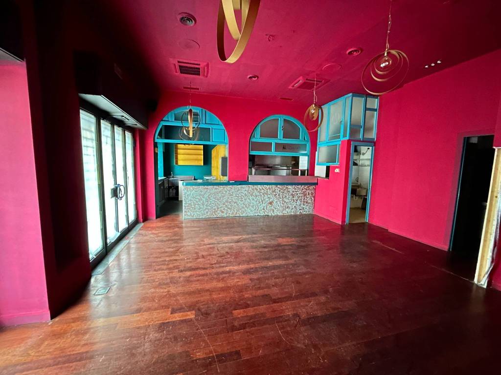 negozio in affitto a Milano in zona Guastalla