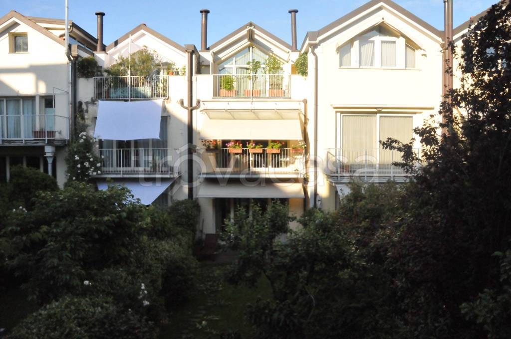 appartamento in affitto a Milano in zona Barona