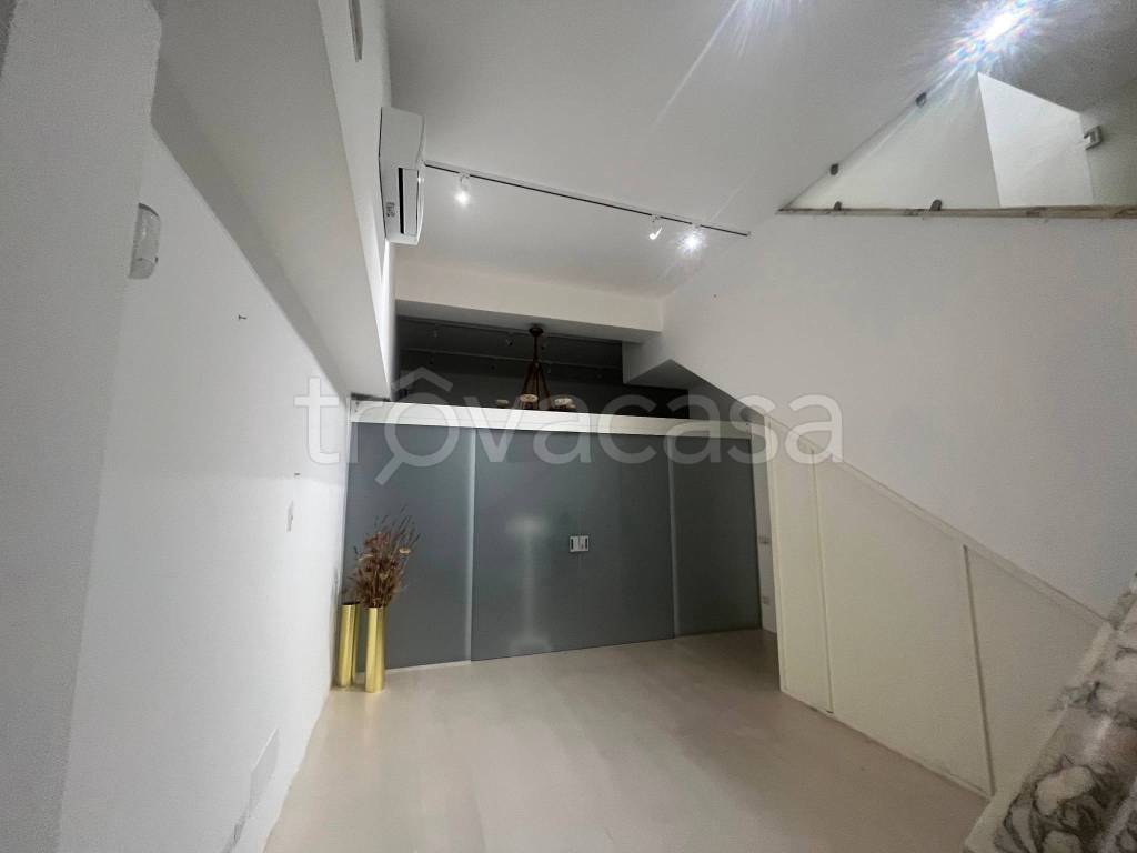 negozio in affitto a Milano