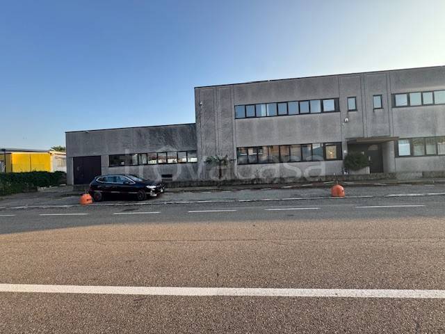 locale commerciale in affitto a Milano