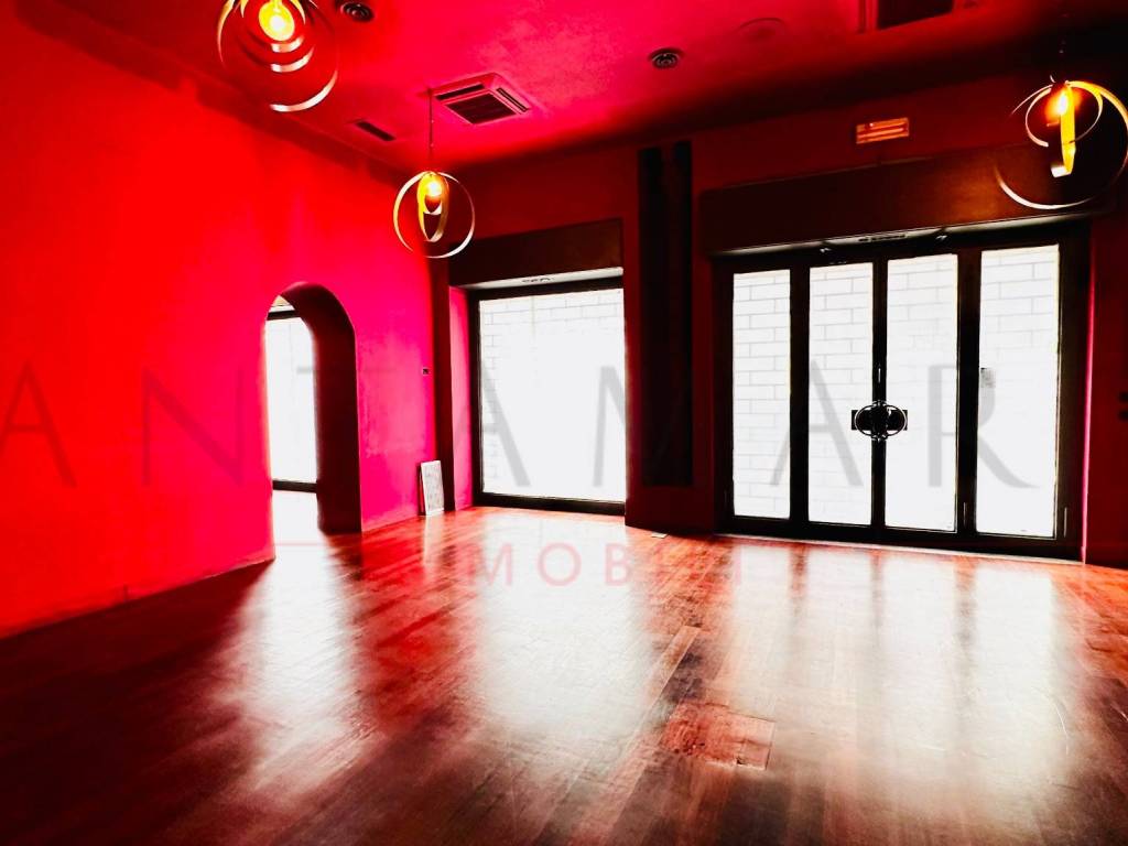 negozio in affitto a Milano in zona Guastalla