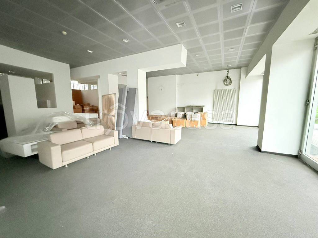 negozio in affitto a Milano in zona Vigentino