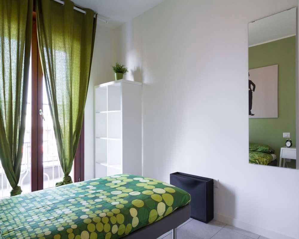 negozio in affitto a Milano in zona Lorenteggio