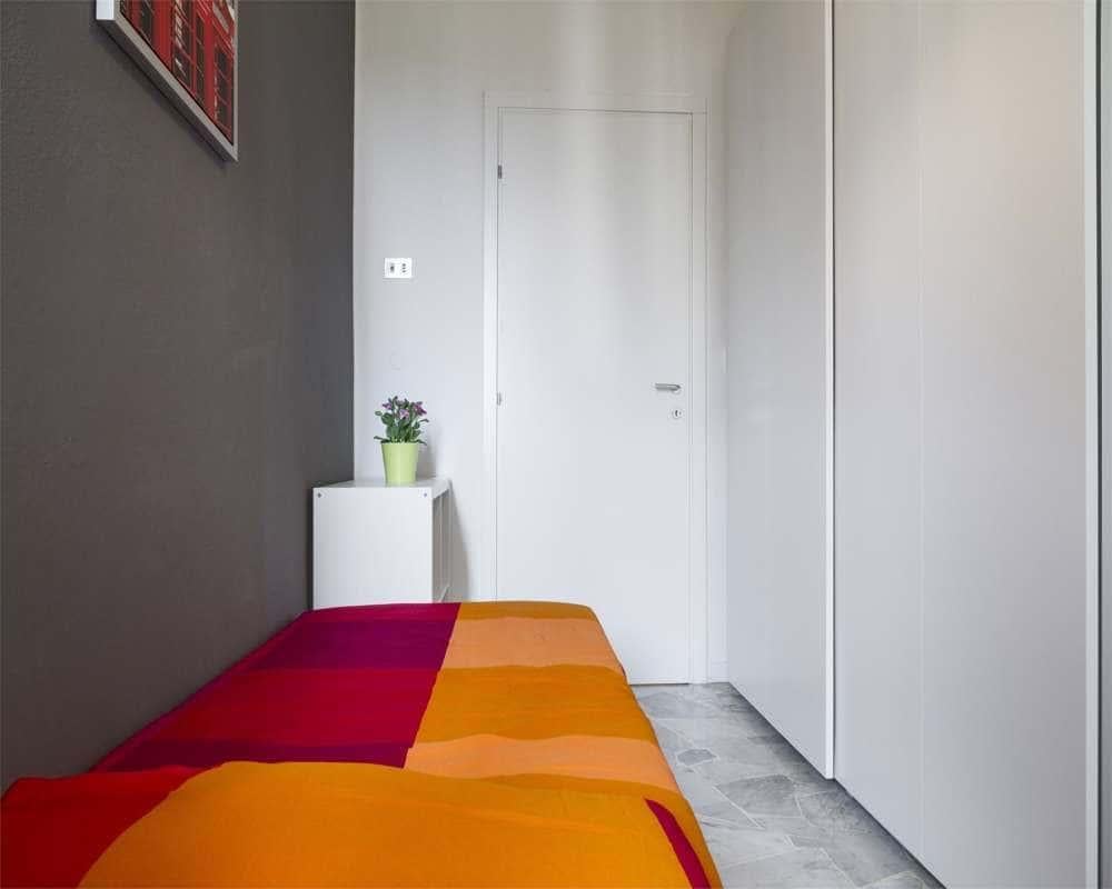 negozio in affitto a Milano in zona Lorenteggio