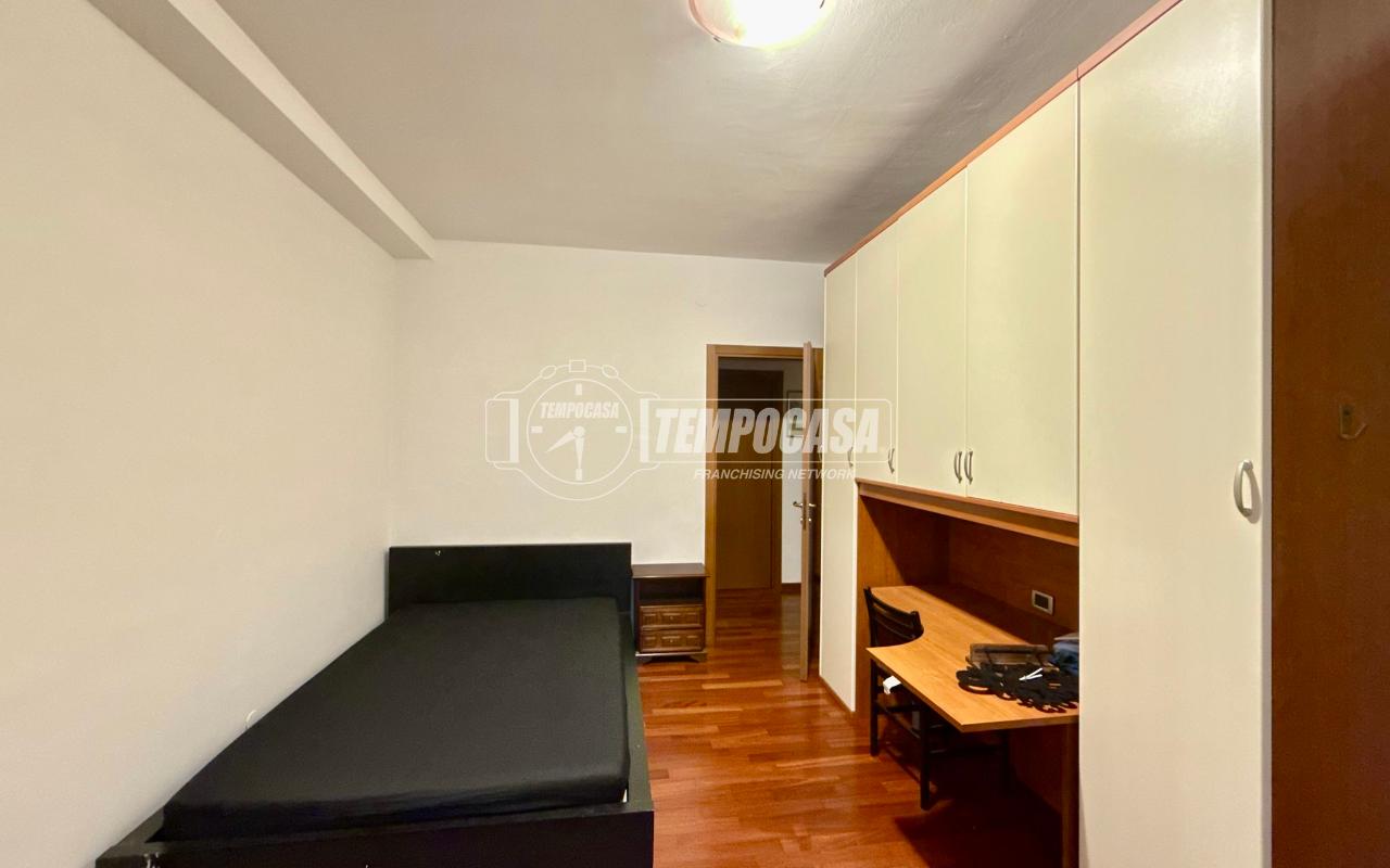 negozio in affitto a Milano in zona Lambrate