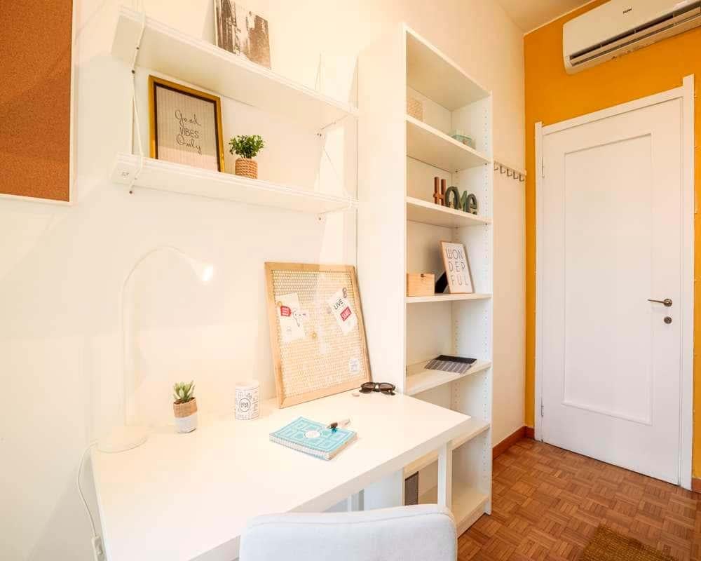 negozio in affitto a Milano in zona Morivione