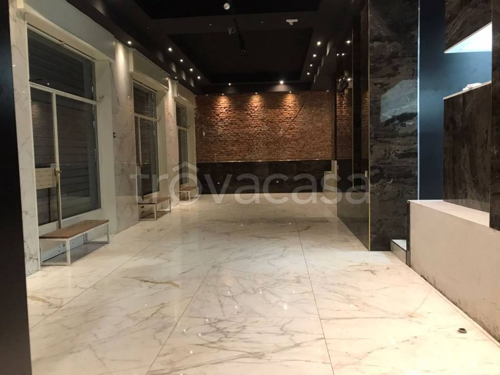 negozio in affitto a Milano in zona Centro Direzionale