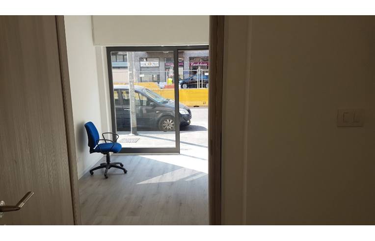negozio in affitto a Milano in zona Lorenteggio