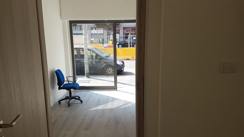 negozio in affitto a Milano in zona Lorenteggio