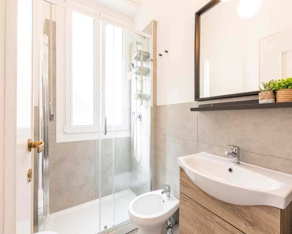 negozio in affitto a Milano in zona Lorenteggio