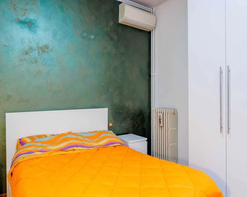 negozio in affitto a Milano in zona Morivione