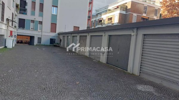 negozio in affitto a Milano