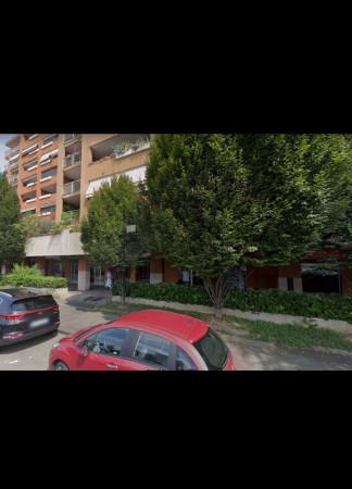 negozio in affitto a Milano in zona Adriano