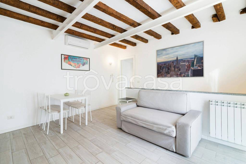 appartamento in affitto a Milano in zona Famagosta