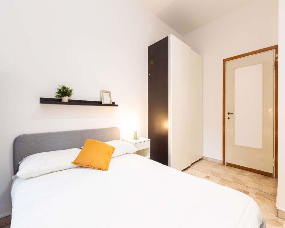 negozio in affitto a Milano in zona Lorenteggio