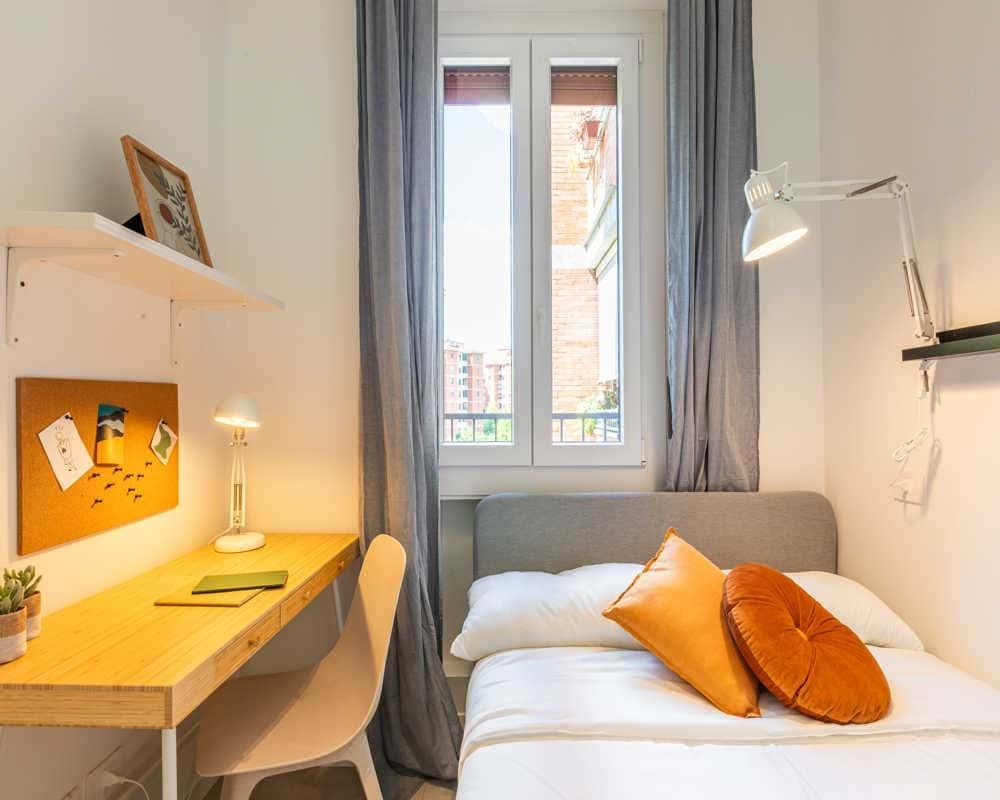 negozio in affitto a Milano in zona Lorenteggio